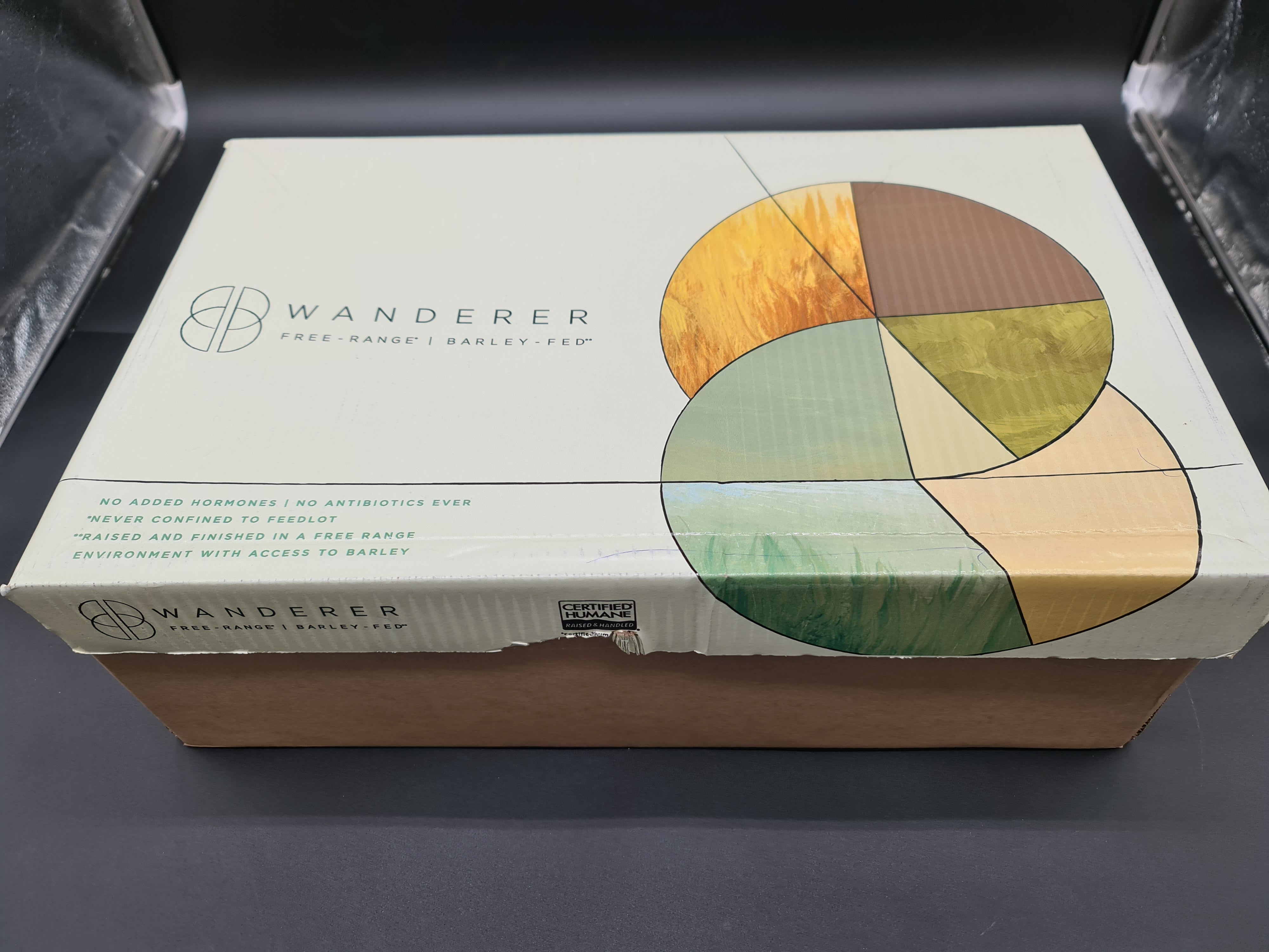 Open Wanderer beef box with vacuum-packed cuts inside
